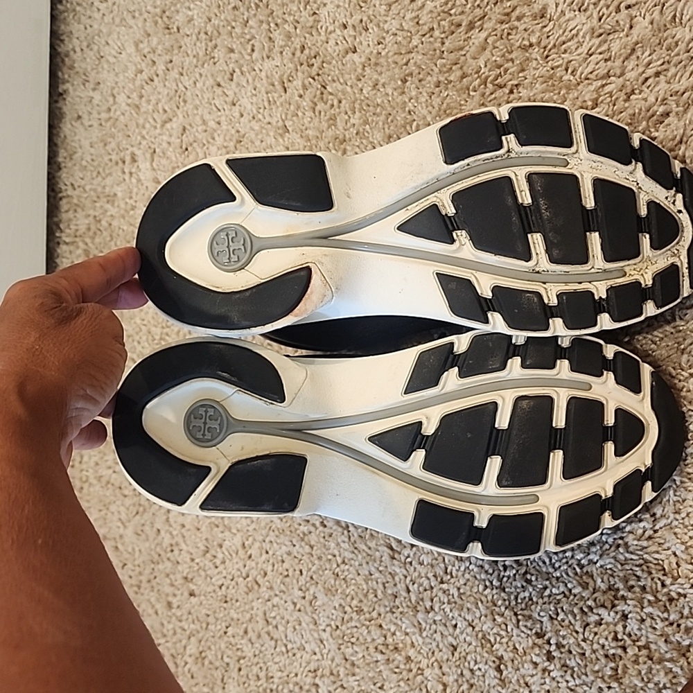 Black High-Top Women's Sneakers - Picture 4 of 5